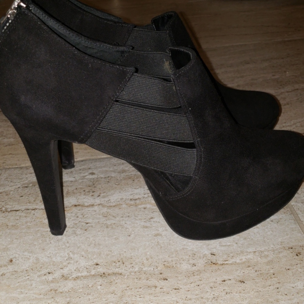 Jessica Simpson faux suede pump heel
